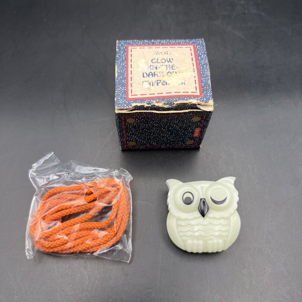 Avon Winking Owl Brooch Pin Pendant 1982 Glow In The Dark Cute Kitsch Vintage